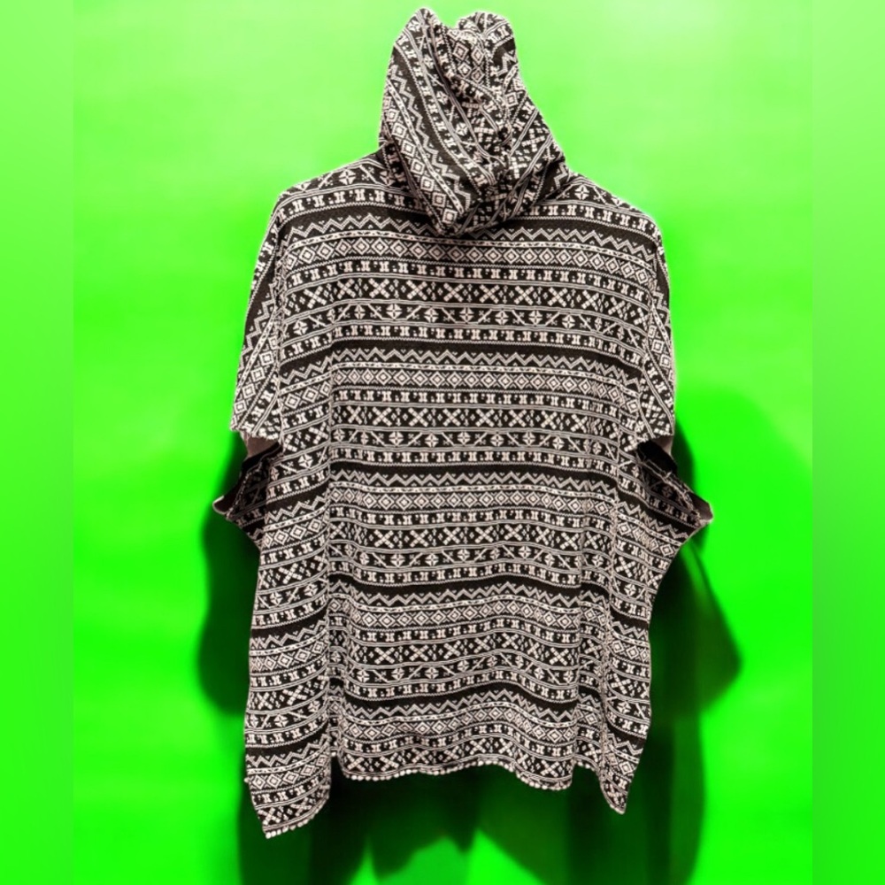 Disney boutique Aztec Black Gray Hoodie with Mickey & minnie Design XL - Picture 2 of 5